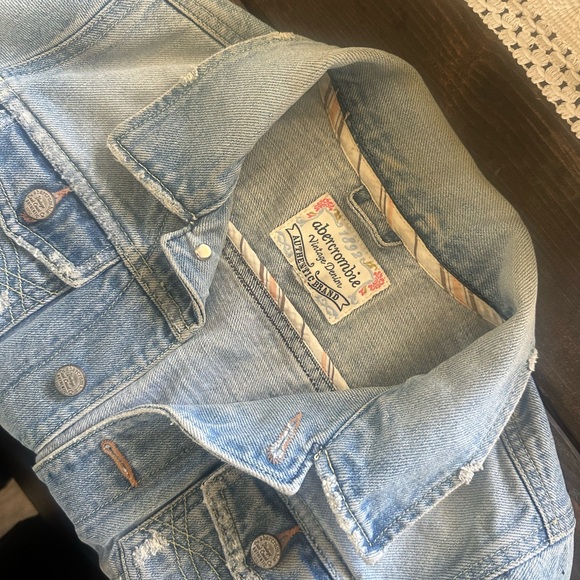 Abercrombie Vintage Denim Jacket Womens Small- Definitely fits like an XS! - Picture 7 of 8